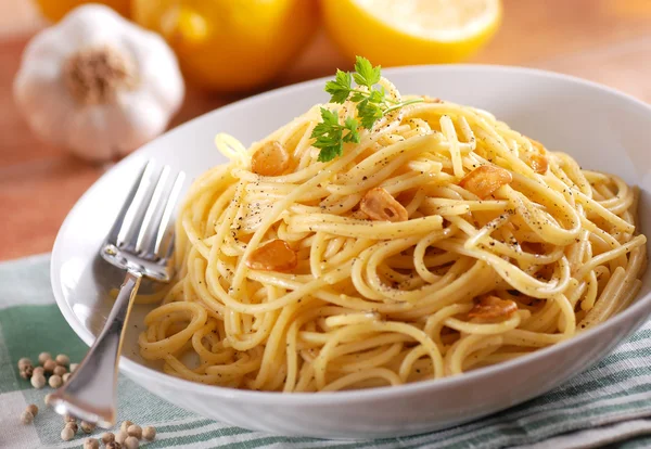 Spaghetti with lemon — Stock Photo, Image