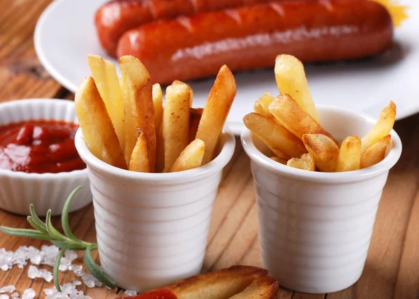 Porción de papas fritas —  Fotos de Stock