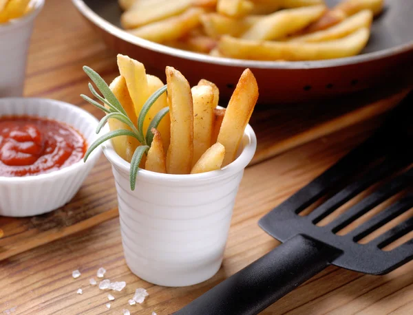 Porción de papas fritas — Foto de Stock