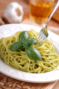 Pesto soslu spagetti.