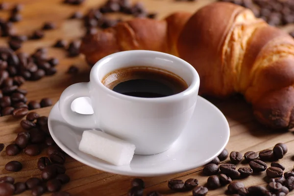 Espresso and croissant — Stock Photo, Image