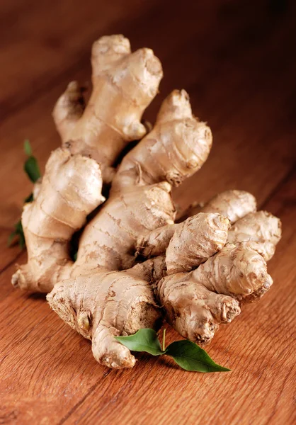 Organic ginger in the foreground — Stock Photo, Image