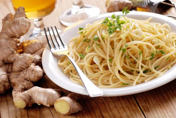 Spaghetti with ginger and parsley — Stock Photo, Image