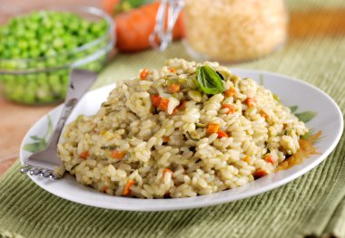çeşitli sebzeli risotto