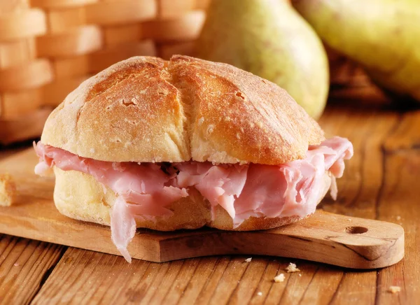 Jambonlu sandviç tablo