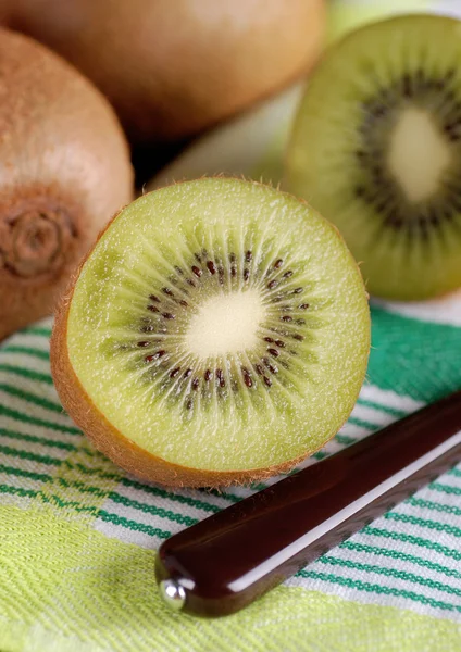 Sliced kiwi fruit on the table — Stock Photo, Image