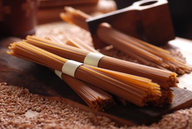 Organik kepekli spagetti