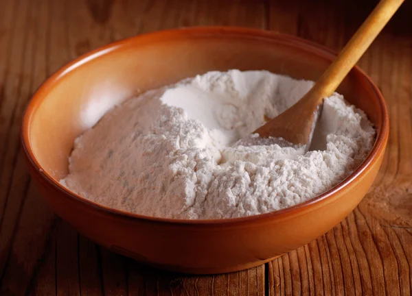 Wheat flour in the bowl — Stock Photo, Image