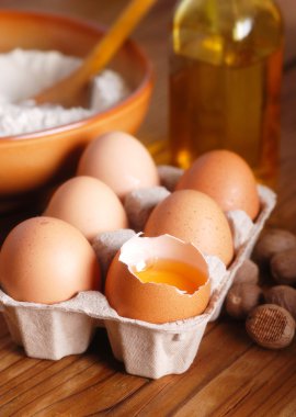 yumurta, un ve zeytin yağı