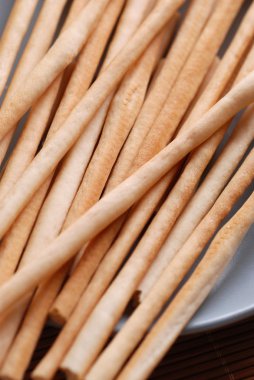 breadsticks çanak üzerinde