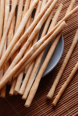 breadsticks çanak üzerinde