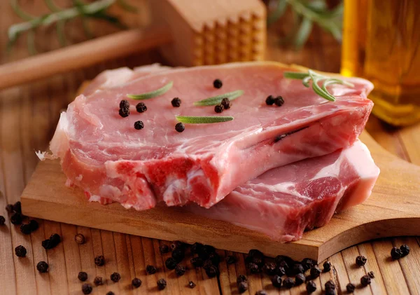 Pork ribs on cutting board — Stock Photo, Image