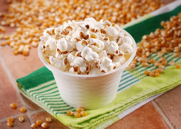 Popcorn in the bowl — Stock Photo, Image