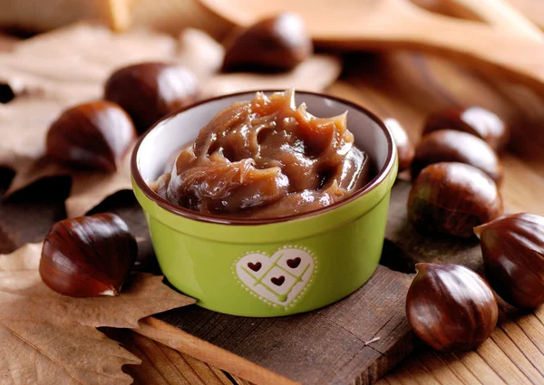 Crema di castagne nella ciotola — Foto Stock