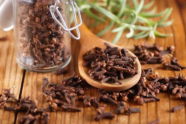 Cloves in the spoon — Stock Photo, Image