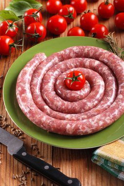 rezene tohumları ile çiğ sosis