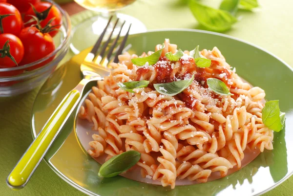 Pasta Fusilli con salsa de tomate — Foto de Stock