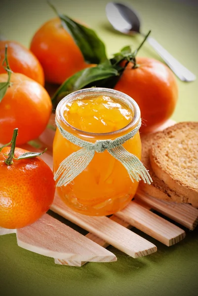 Tangerine jam in glazen pot — Stockfoto