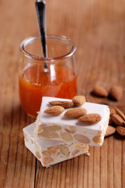 badem nuga parçaları