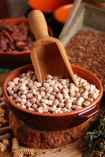 Chickpeas in the bowl — Stock Photo, Image