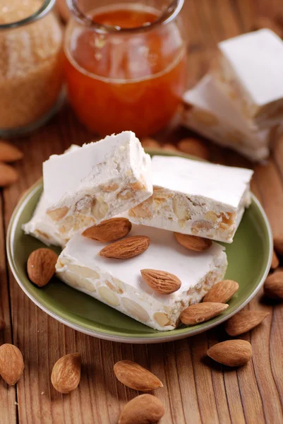 Almond nougat bitar — Stockfoto