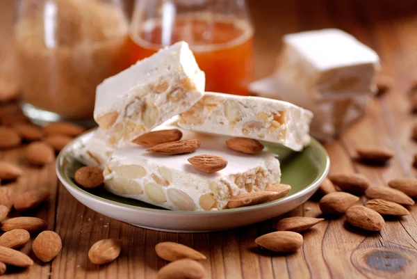 Almond nougat bitar — Stockfoto