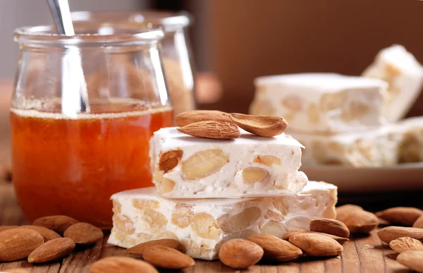 Almond nougat bitar — Stockfoto