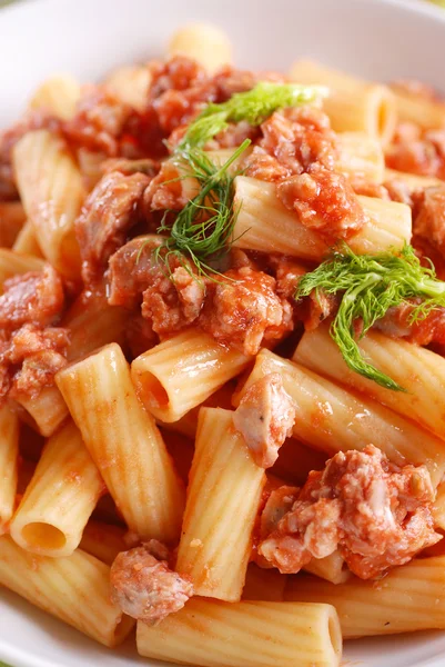 Pasta met saus van worst — Stockfoto