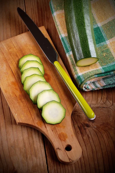 Zucchini sliced on cutting board — Stock Photo, Image