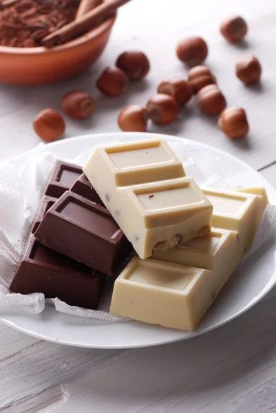 Chocolate y avellanas —  Fotos de Stock