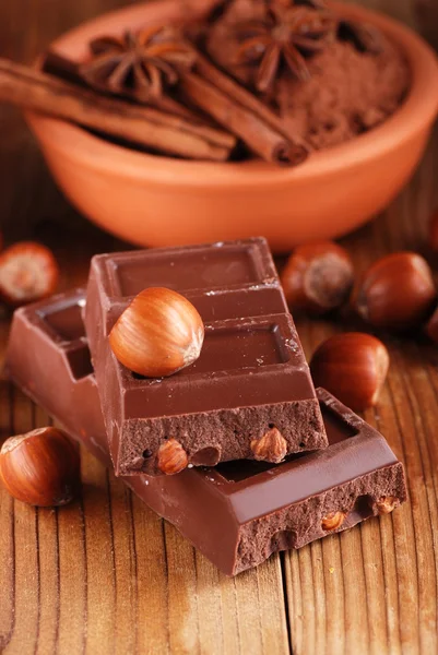 Hazelnoten en chocolade — Stockfoto