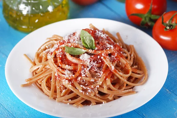 Espaguetis con salsa de tomate — Foto de Stock