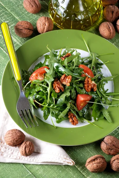 Salade van rucola en walnoten — Stockfoto