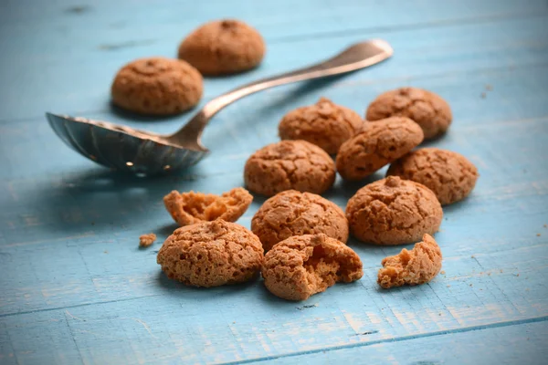 테이블에 amaretti 비스킷 — 스톡 사진