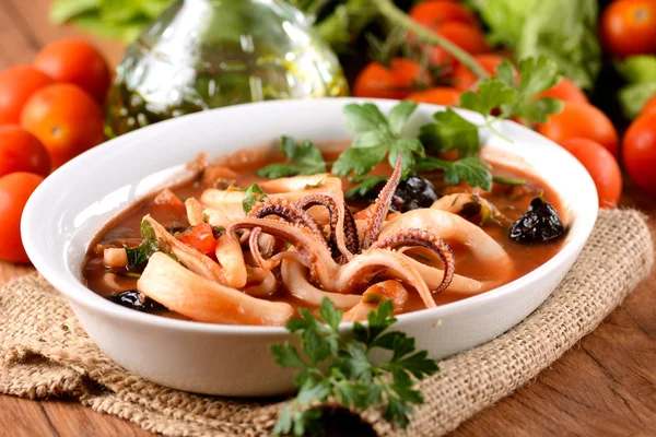 Zuppa di calamari nella ciotola — Foto Stock