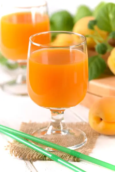 Aprikosensaft im Glas — Stockfoto
