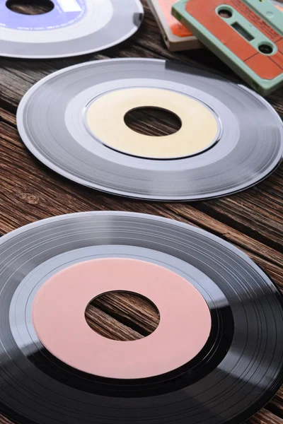 Vinylový záznam na stole — Stock fotografie