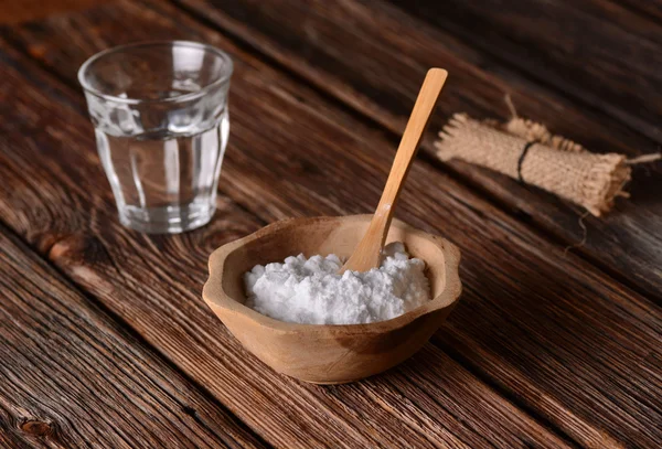 Baking soda into the bowl — Stock Photo, Image