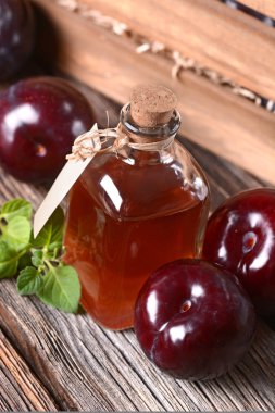 Erik suyu küçük şişe içinde