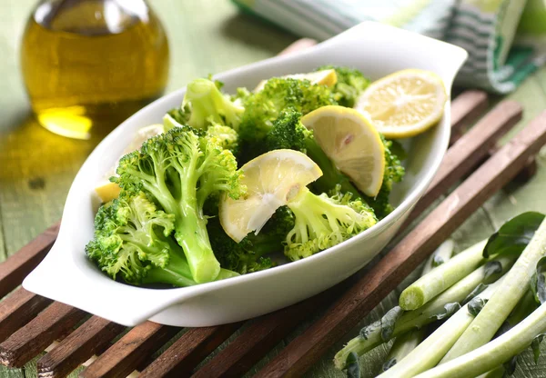 Brócolos verdes cozidos — Fotografia de Stock