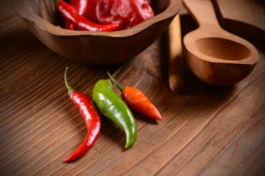 kırmızı biber, yeşil ve turuncu