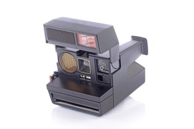 ön planda anlık fotoğraf makinesi