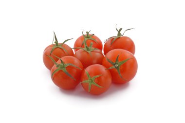 kiraz domates ön planda