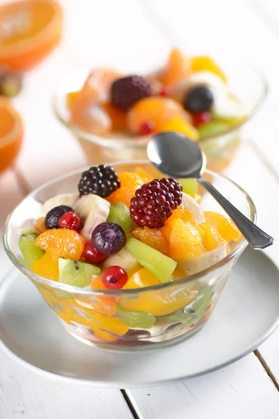 Salade de fruits dans le bol — Photo