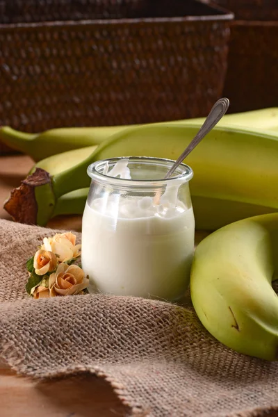 Joghurt-Banane hausgemacht — Stockfoto