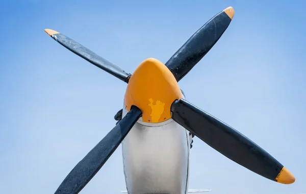 Propeller and engine of vintage airplane — Stock Photo, Image