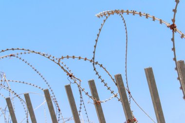 Dikenli telli güvenlik