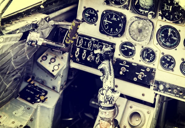 Altes Gerät im Cockpit des Piloten — Stockfoto