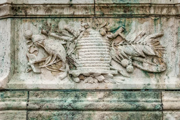 Detail van de muur onder het Hongaarse Koninklijk Paleis. — Stockfoto