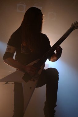 Konserde Baş Düşman